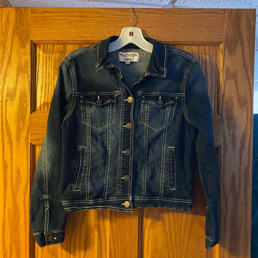 Wallflower Denim Jacket. The Fabulous Fit.  Size Medium - Picture 3 of 6